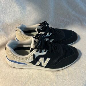 Like New NB New Balance Men’s 997H Sneakers Shoes Sz 8.5 White Black Gum